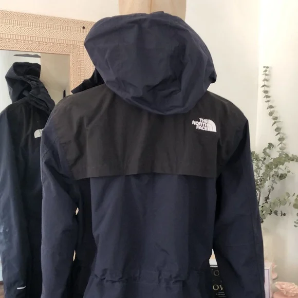 The North Face Windbreaker Jacket 🧥 - Picture 4 of 11